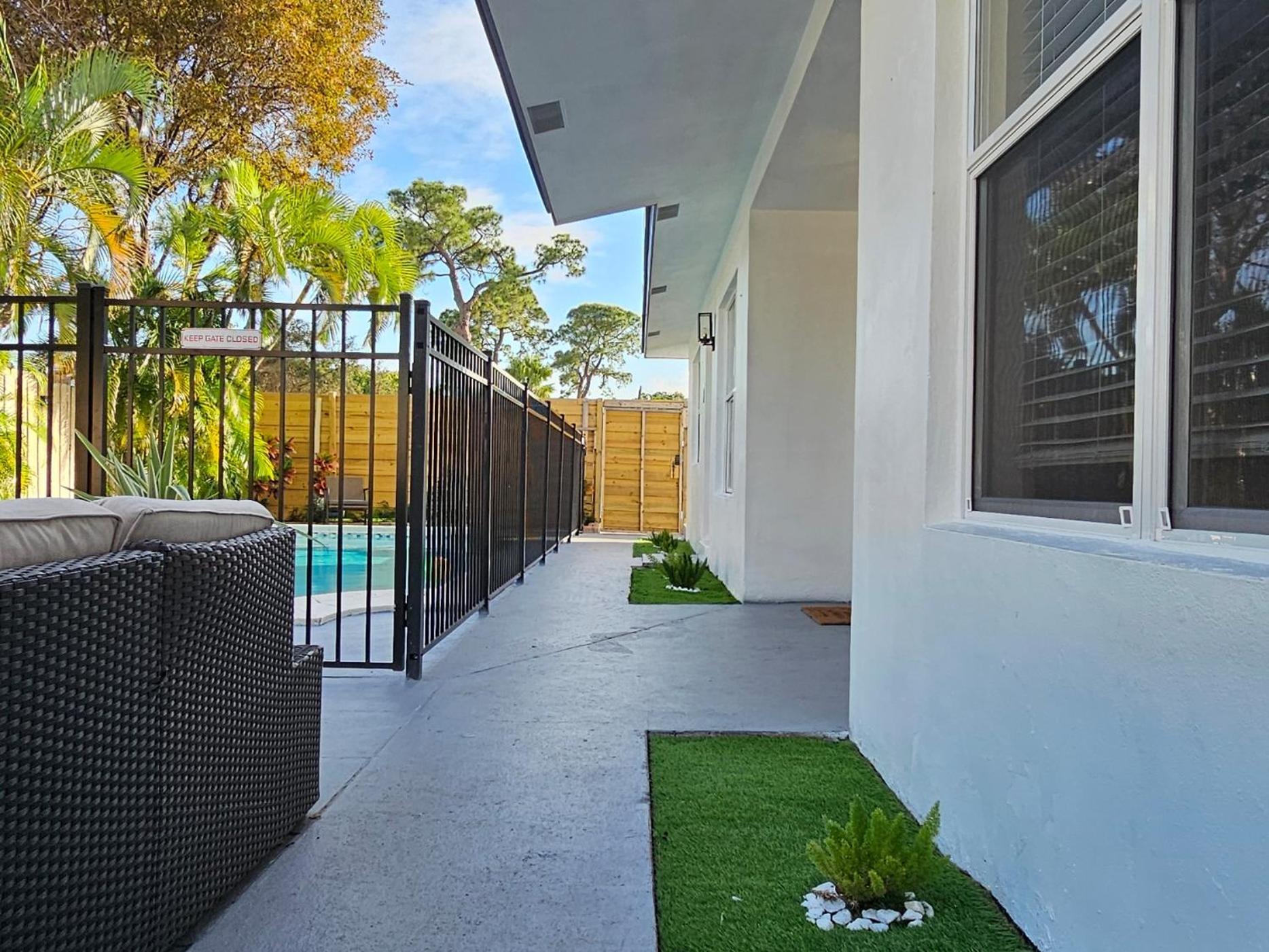 Equipped House W Pool & Patios, Near The Beaches, Prime Location- Ideal For Small Families, Coastal Haven Форт-Лодердейл Экстерьер фото