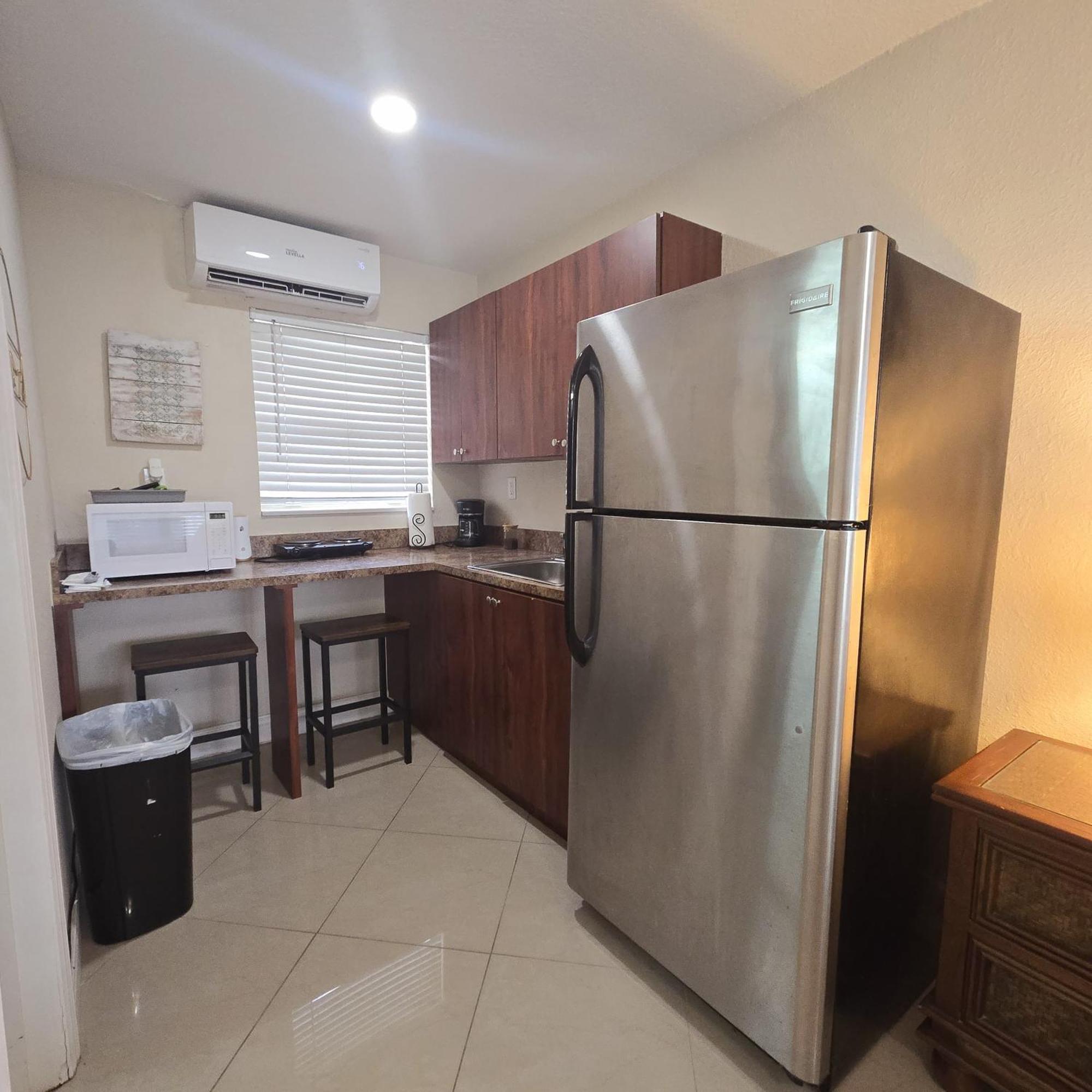 Equipped House W Pool & Patios, Near The Beaches, Prime Location- Ideal For Small Families, Coastal Haven Форт-Лодердейл Экстерьер фото